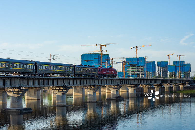 和谐号绿皮火车图片素材