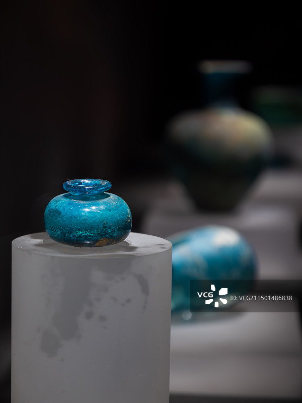 大同博物馆珍藏的北魏时期玻璃小瓶图片素材