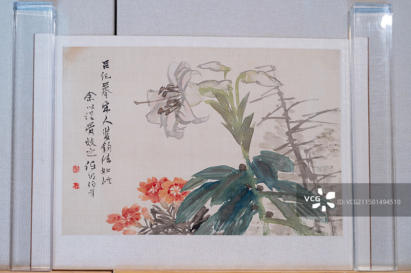 天津博物馆 中国花鸟画之道归国汇报展 清 任颐 花卉图册 绢本设色 1885图片素材