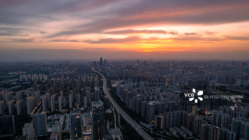 西安南三环高新区CBD国瑞金融中心晚霞图片素材