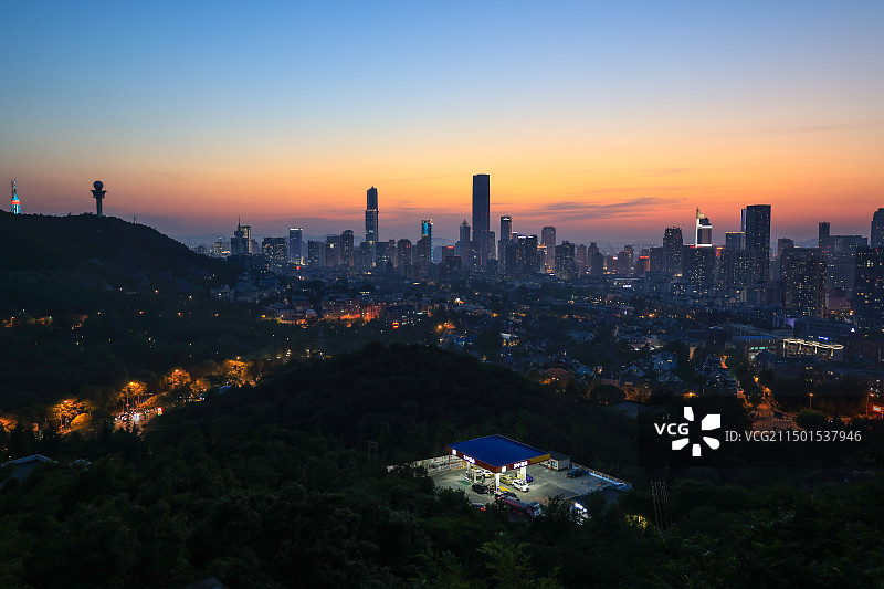 大连炮台山日转夜延时图片素材