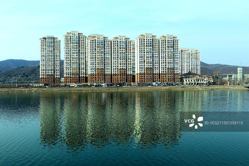 小区倒影图片素材