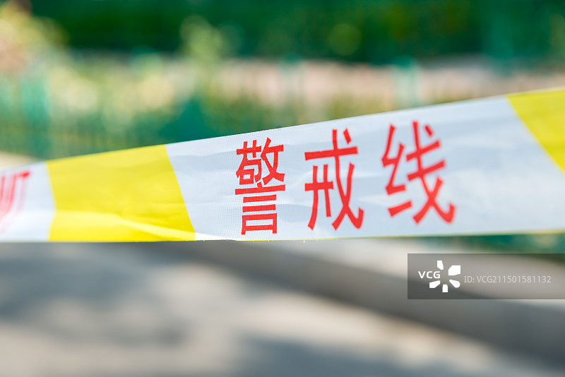 户外拉起的警戒线特写图片素材