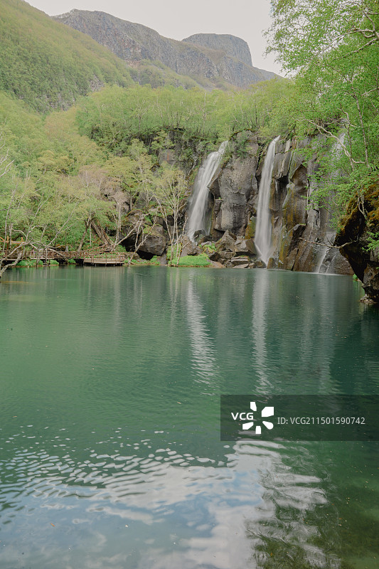 长白山北坡绿渊潭图片素材