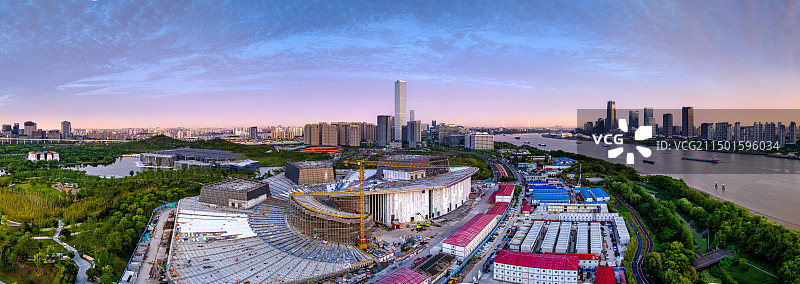 正在建设中的上海大歌剧院 上海SK大厦 上海市浦东世博和后滩地区城市建筑图鉴图片素材