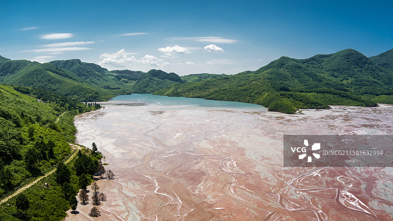 航拍辽宁本溪南芬卧龙沟尾矿库矿泥别样美图片素材