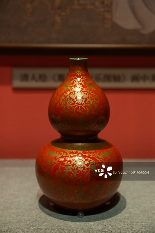 清 雍正-矾红釉描金大吉葫芦瓶图片素材