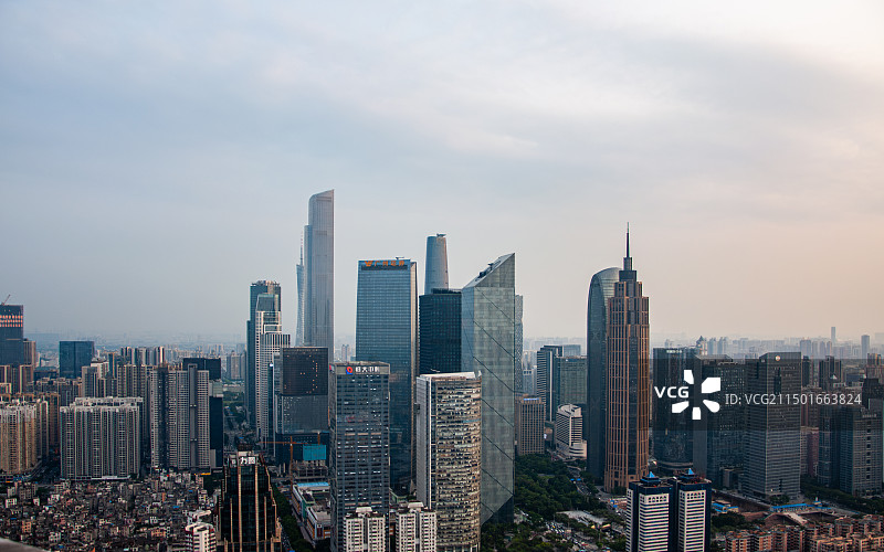 爬楼拍摄的广州城市CBD中心珠江新城日落夜景风景图片素材