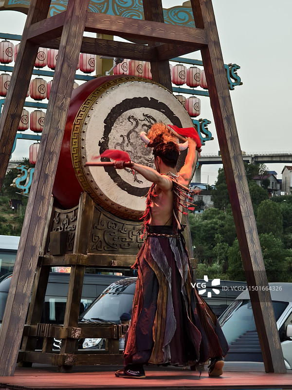 民族舞 敲鼓图片素材