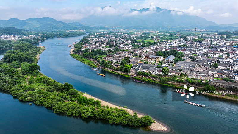 龙舟竞渡，青山绿水，航拍宣城泾县桃花潭风景区图片素材
