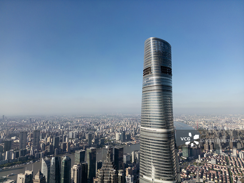 航拍上海中心大厦，城市高度图片素材