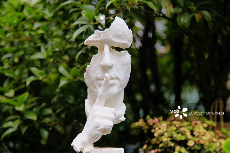 云南丽江古城的雕塑图片素材