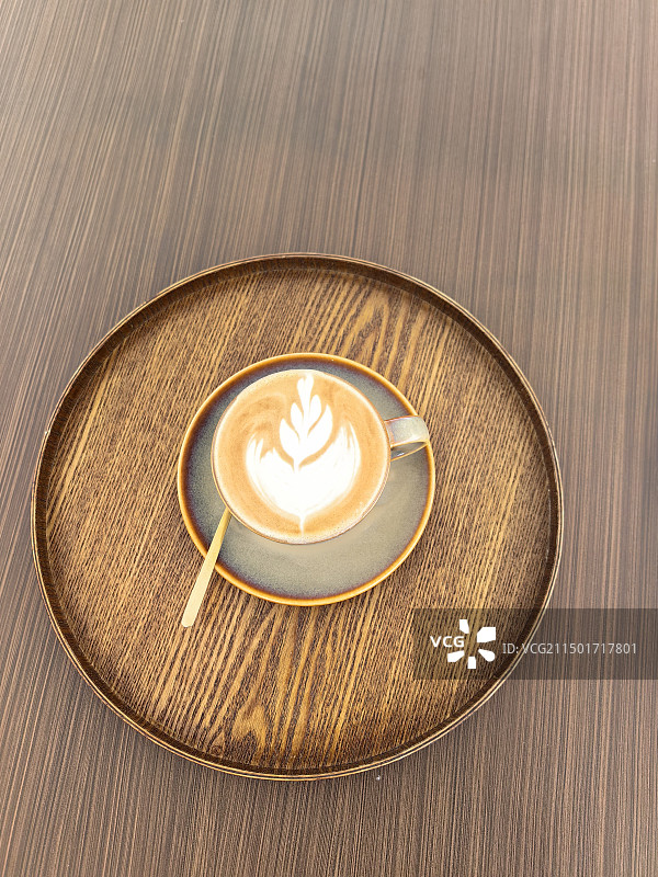 桌上咖啡的高角度视图图片素材