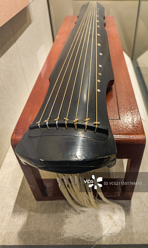 河南博物院古琴焦尾琴特写镜头图片素材