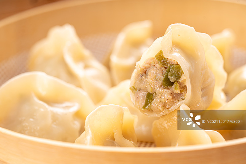 青椒鲜肉馅饺子图片素材