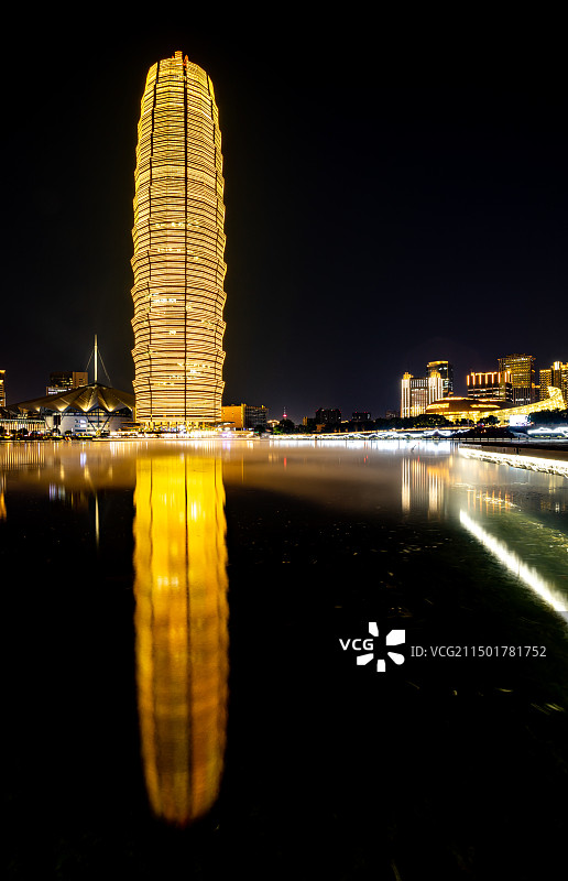 河南千禧广场玉米楼如意湖夜色倒影景观图片素材