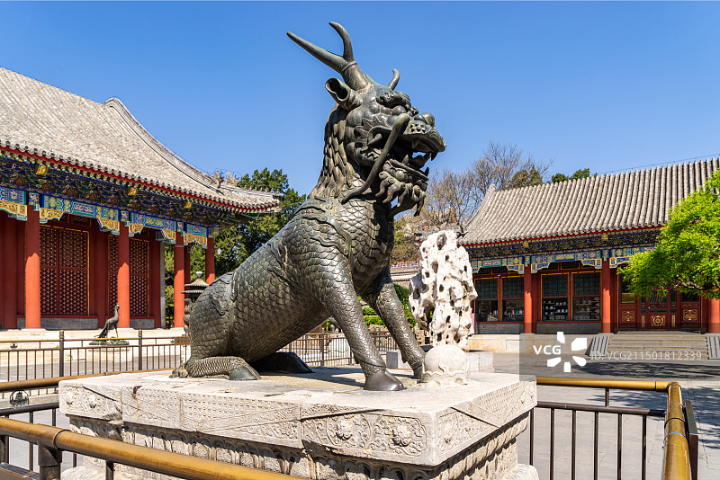颐和园里铜麒麟图片素材