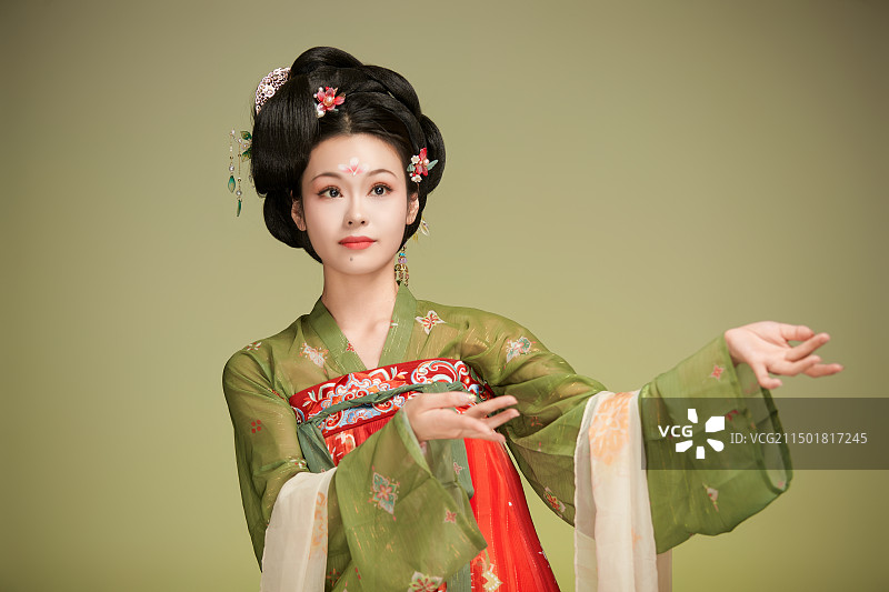 大唐风韵女性古装妆容造型图片素材