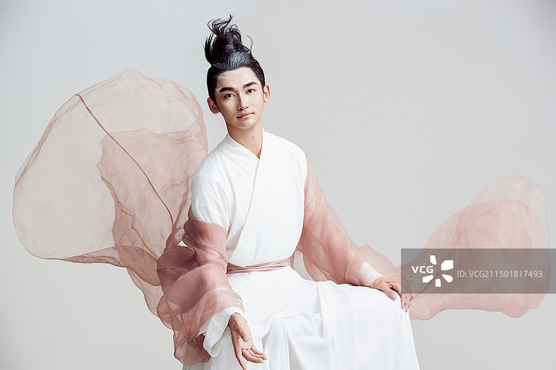 白色背景下的中国神仙道士的艺术形象图片素材