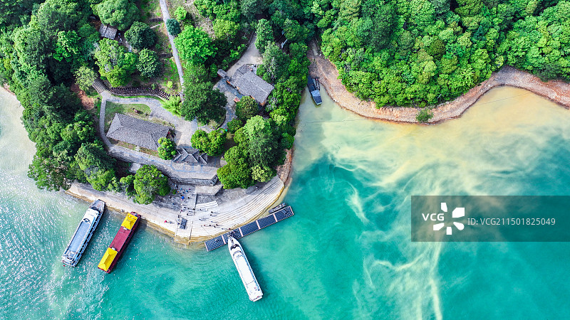 绿岛初夏，航拍安徽太平湖龙窑岛图片素材
