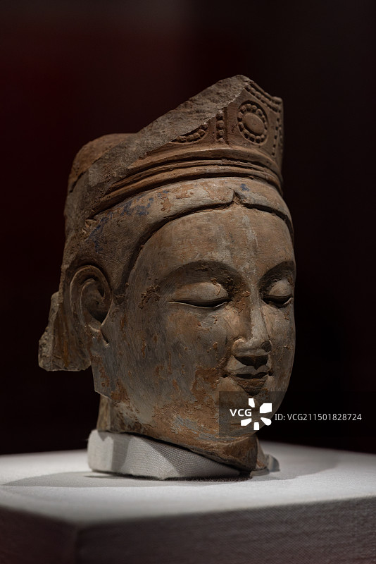 定州博物馆收藏的北齐时期佛造像佛头像图片素材