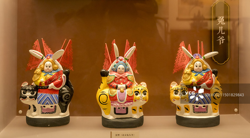 北京地方传统手工艺品——兔儿爷图片素材