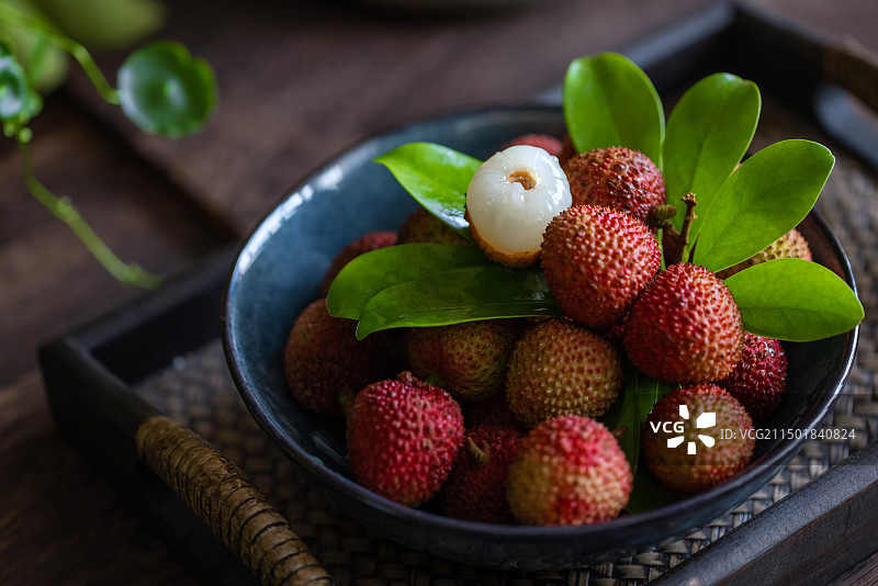 碗里的新鲜荔枝,清新,立夏,夏至图片素材