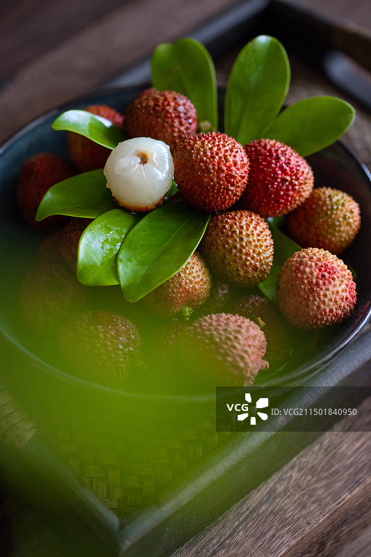 碗里的新鲜荔枝,清新,立夏,夏至图片素材