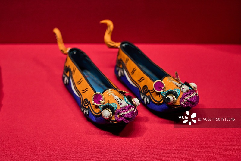 首都博物馆民国虎头童鞋图片素材