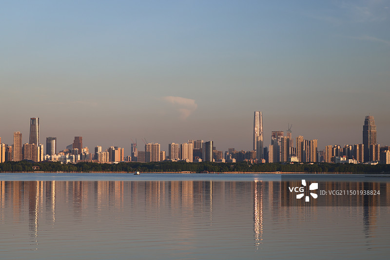 晨光中的城市图片素材