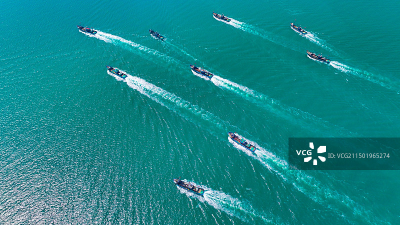 青岛市灵山湾积米崖渔港开海图片素材