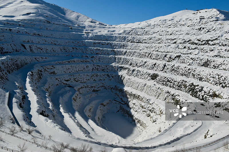 可可托海“三号矿坑”图片素材