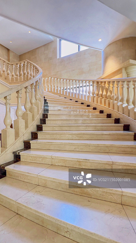 星级酒店室内设计：线条流畅简洁时尚步梯图片素材