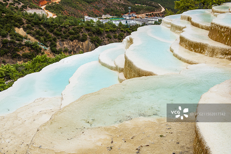 云南香格里拉仙人遗田白水台景区 仙人遗田白水台景区层层梯田 云南迪庆藏族自治州香格里拉市白水台图片素材