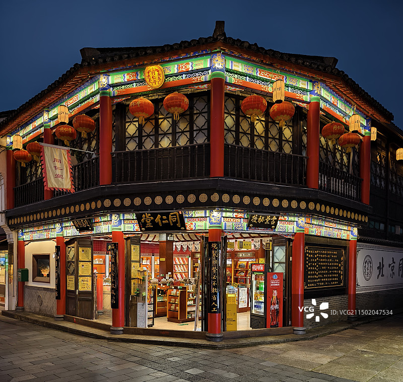 杭州清河坊街北京同仁堂药店夜景风光图片素材