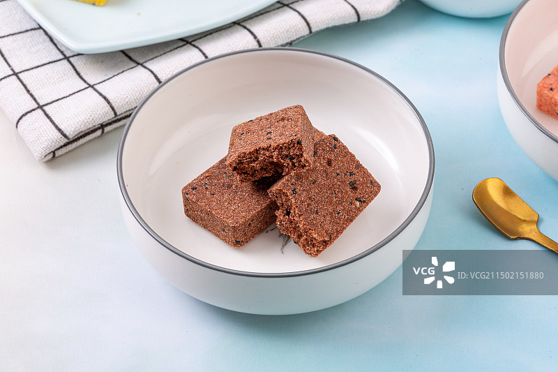 可可布朗尼谷物蛋白棒减肥代餐能量棒图片素材