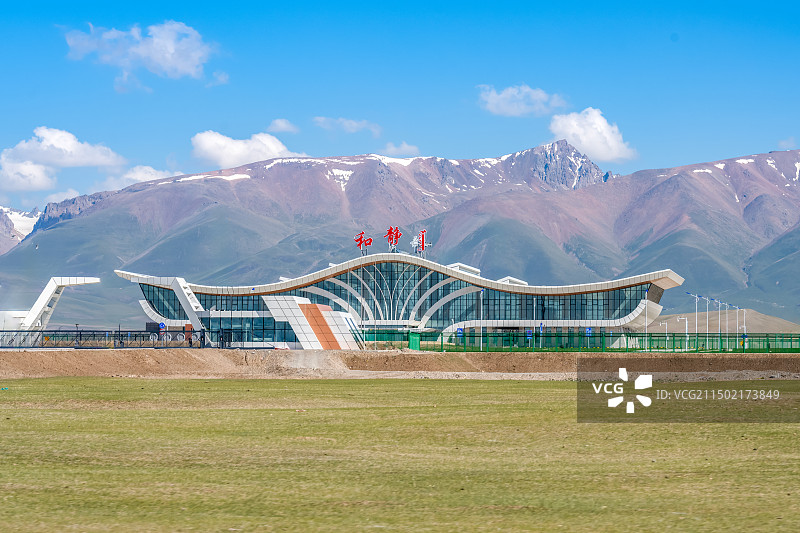 中国新疆伊犁巴音布鲁克和静机场图片素材