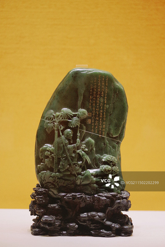 乾隆皇帝御题碧玉“罗汉图”山子 清·乾隆 故宫博物院藏 摄于吴文化博物馆图片素材