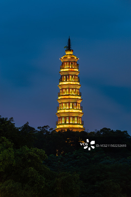 佛山顺德 顺峰山公园青云塔古建筑夜景图片素材