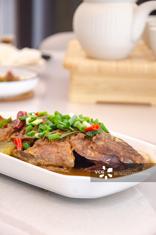 温馨家常美食——红烧罗非鱼图片素材