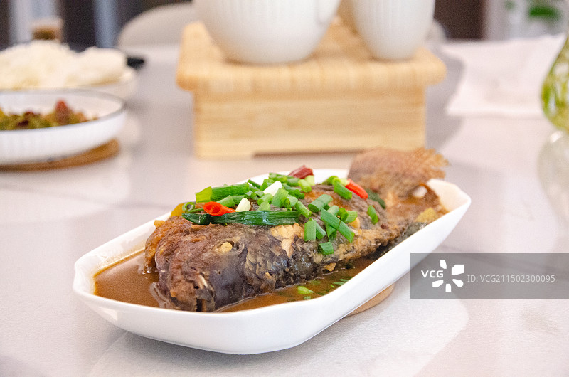 温馨家常美食——红烧罗非鱼图片素材