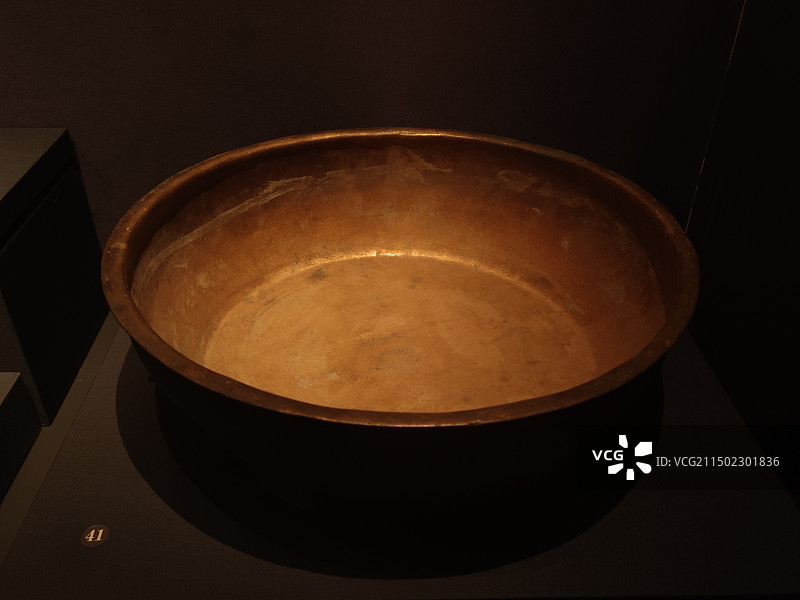 铜盆 鄂尔多斯博物院 文物 金属 元代图片素材