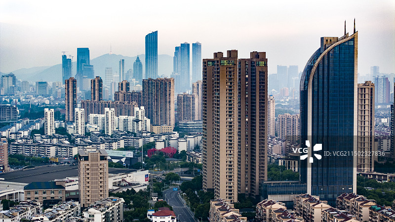 江苏省无锡市新吴区鳞次栉比的城市楼宇。图片素材