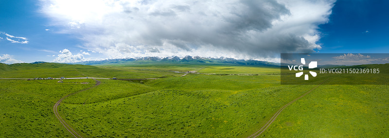新疆赛里木湖航拍全景图片素材