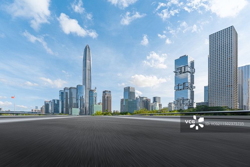 深圳城市地标建筑和户外前进的道路图片素材