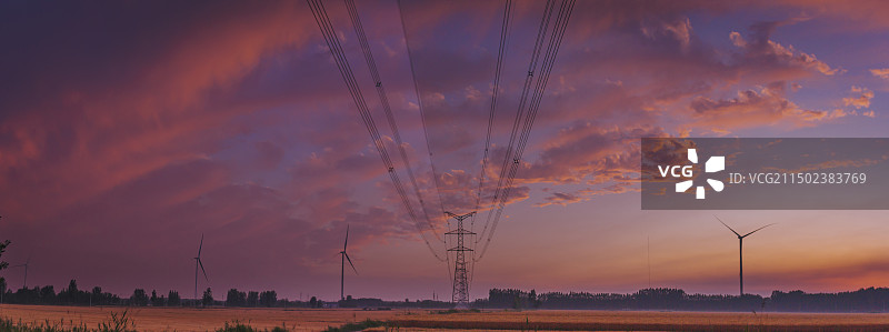 落日余晖，麦田野望图片素材