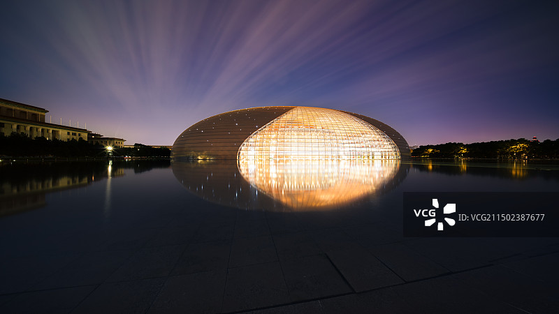 夕阳下的国家大剧院图片素材