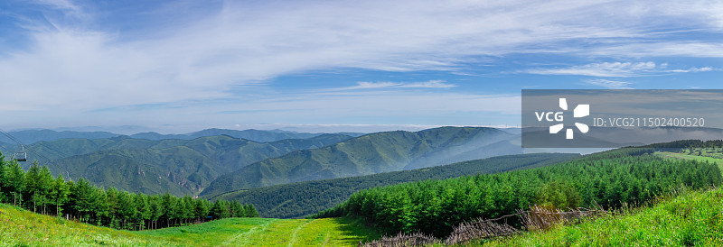 中国草原山脉自然风光拍摄主题，河北省张家口市崇礼县滑雪场现场的野外自然地理风景，户外白昼无人图像摄影图片素材