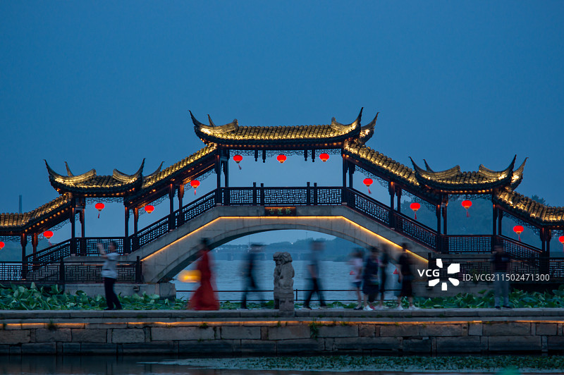 中国4A级旅游景区锦溪古镇荷花池及古莲桥图片素材