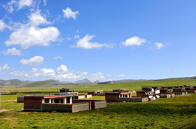 藏区高原人们的村落图片素材